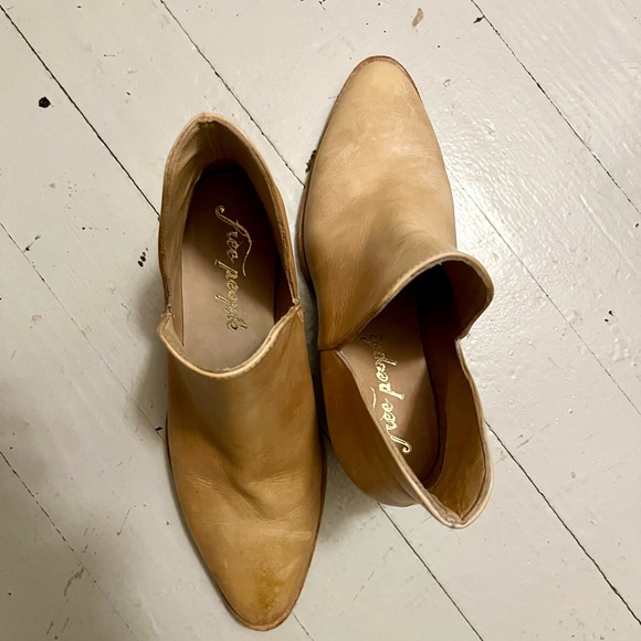 Free People Charm Double V Tan Ankle Booties Leather Size 37 - Picture 5 of 7